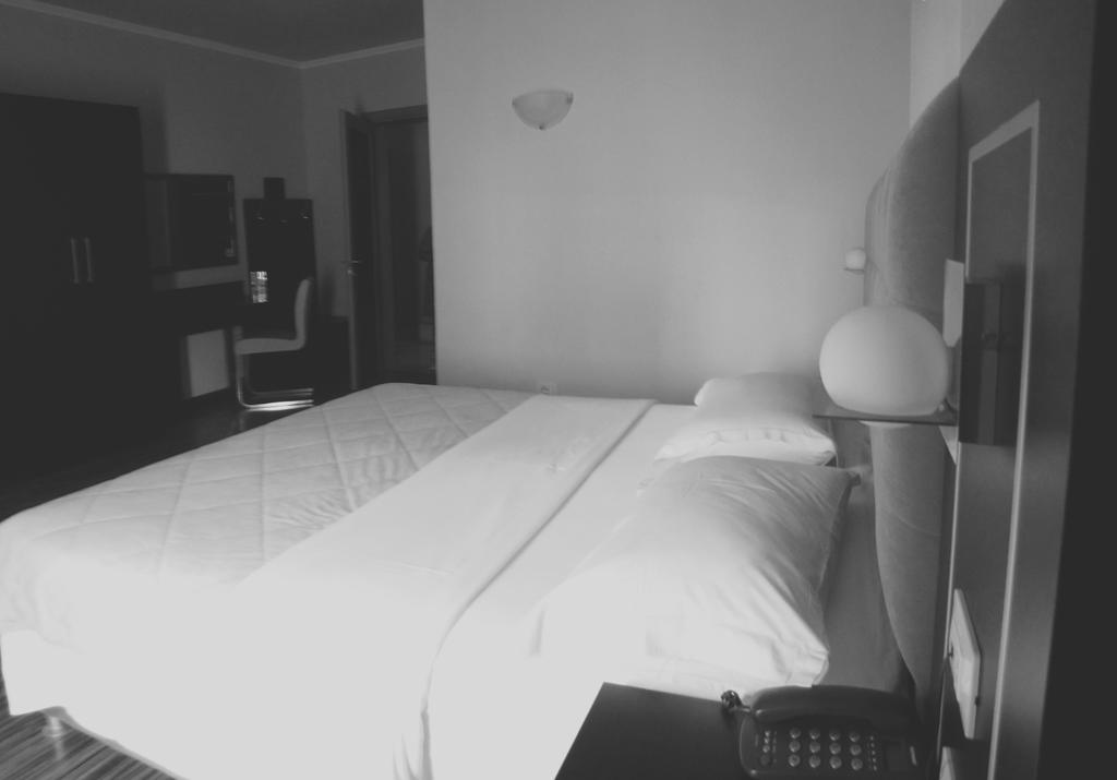 Hotel Nais Beach Durrës 외부 사진