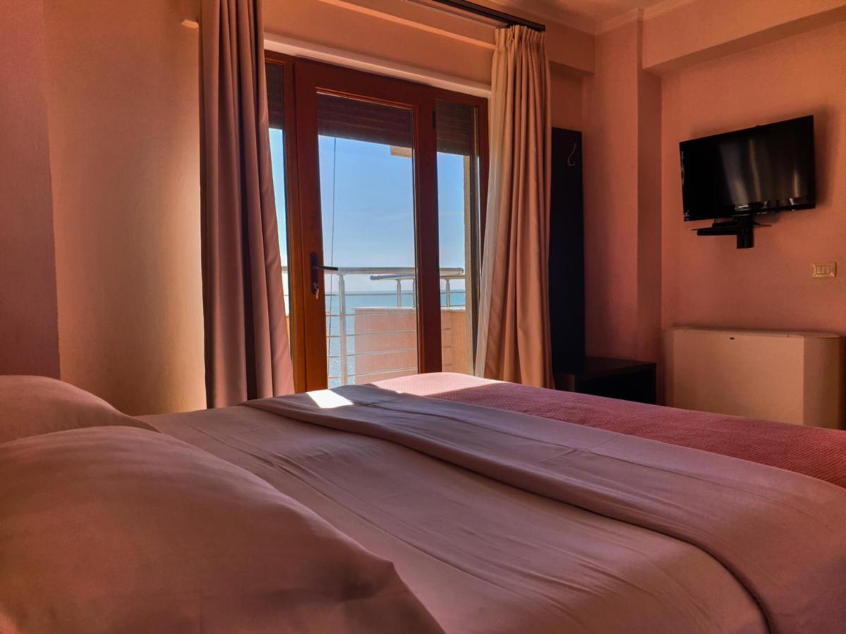 Hotel Nais Beach Durrës 외부 사진