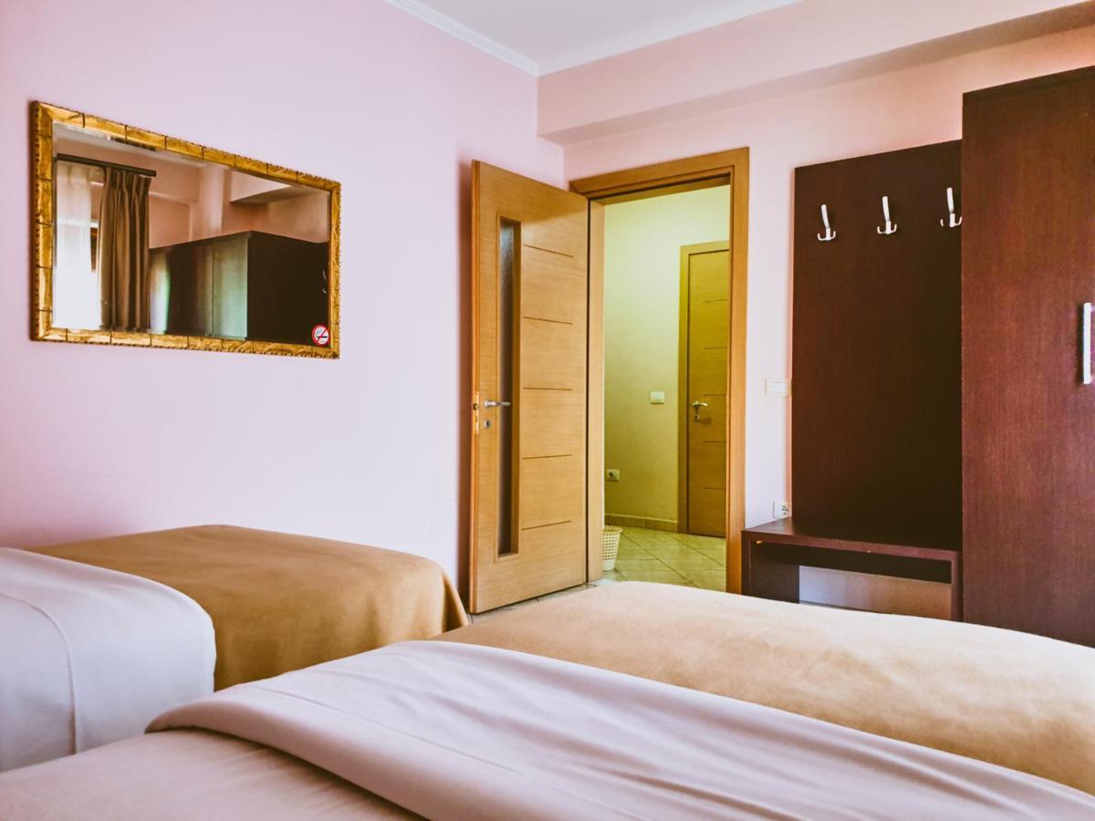 Hotel Nais Beach Durrës 외부 사진