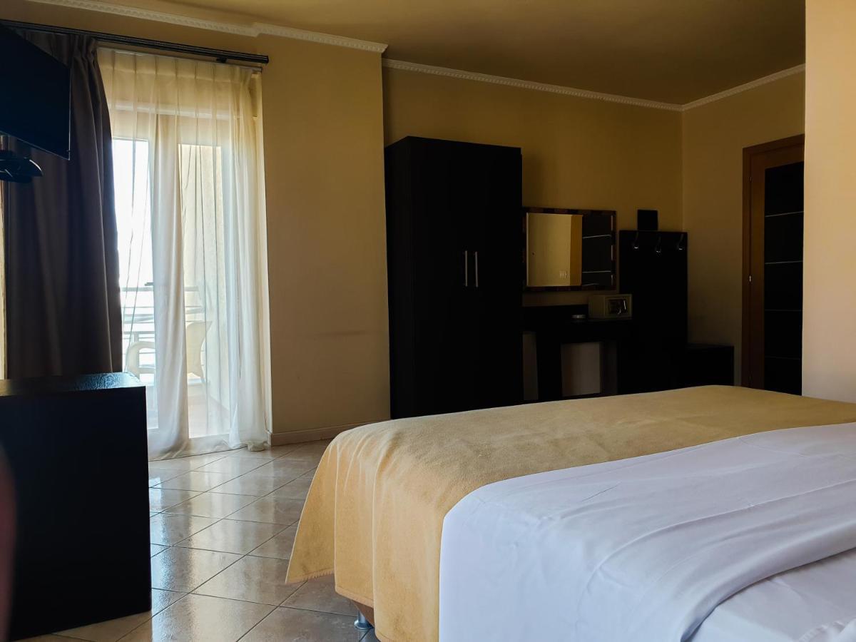 Hotel Nais Beach Durrës 외부 사진