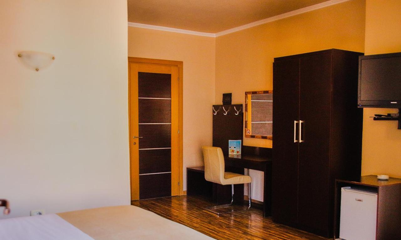 Hotel Nais Beach Durrës 외부 사진