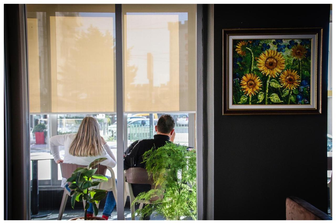 Hotel Nais Beach Durrës 외부 사진